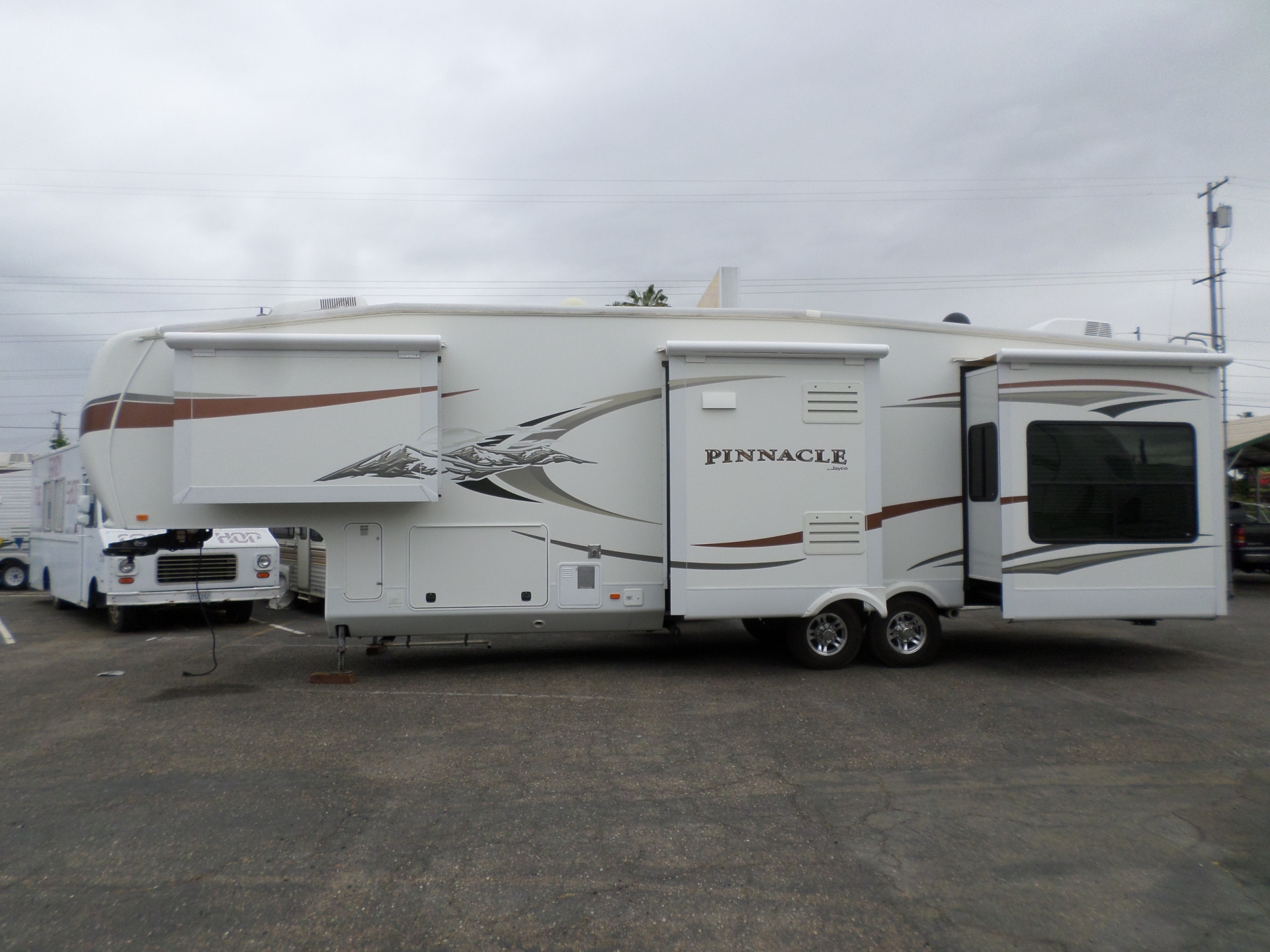 2011 Jayco Pinnacle Fifth Wheel