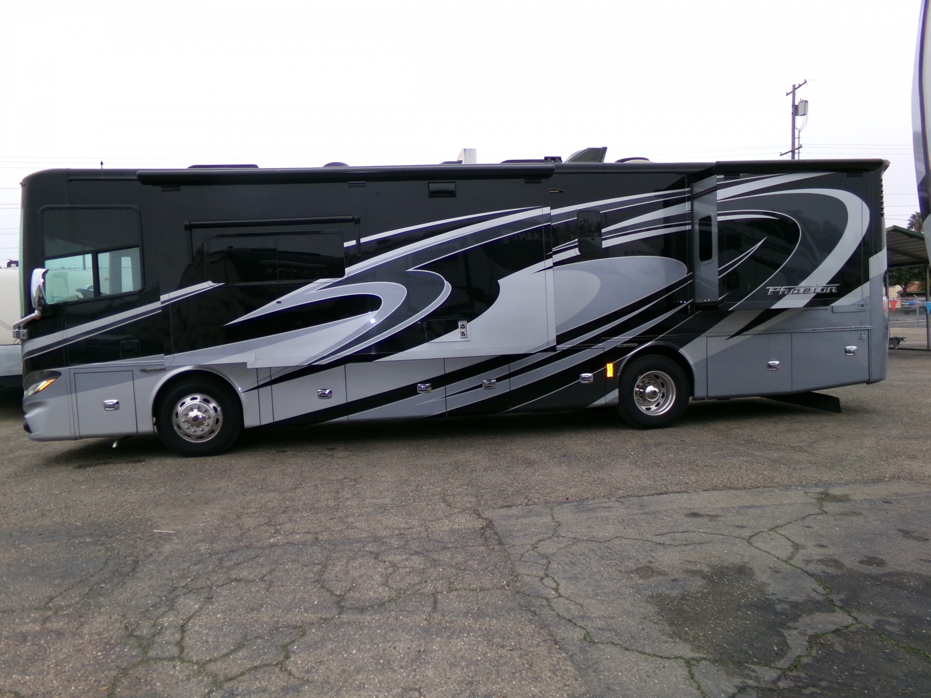 2015 Tiffin Phaeton Class A Diesel Pusher