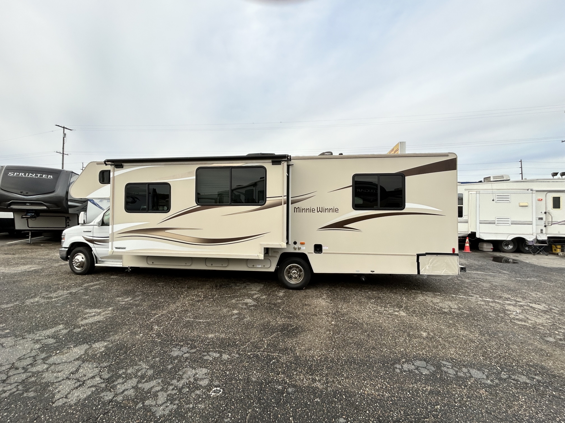 2015 Winnebago Minnie Winnie 31K  E450