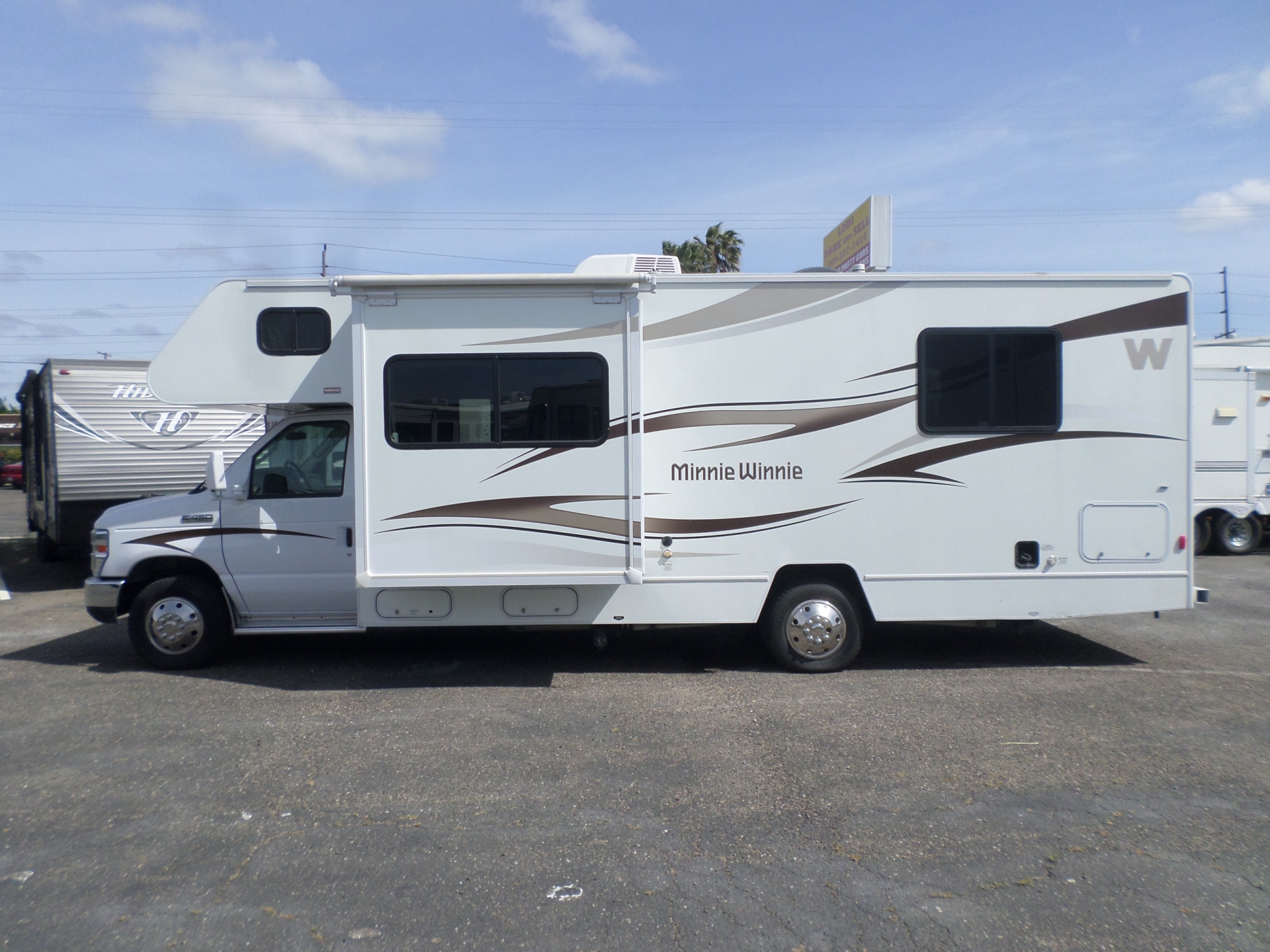 2015 Winnebago Minnie Winnie Class C Motorhome