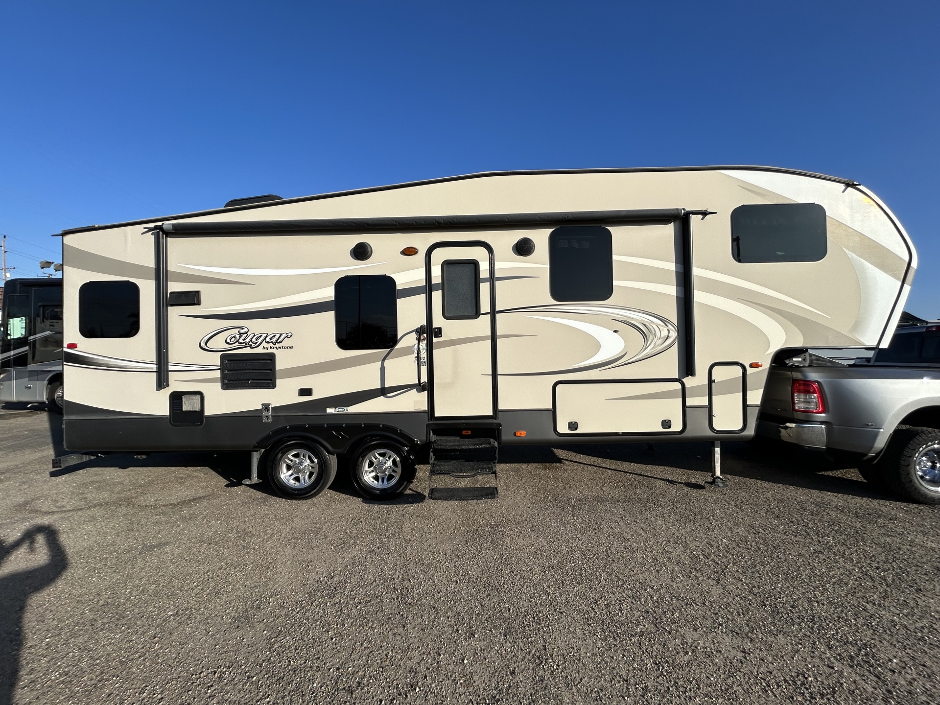 2016 Keystone Cougar X-Lite 5th Wheel
