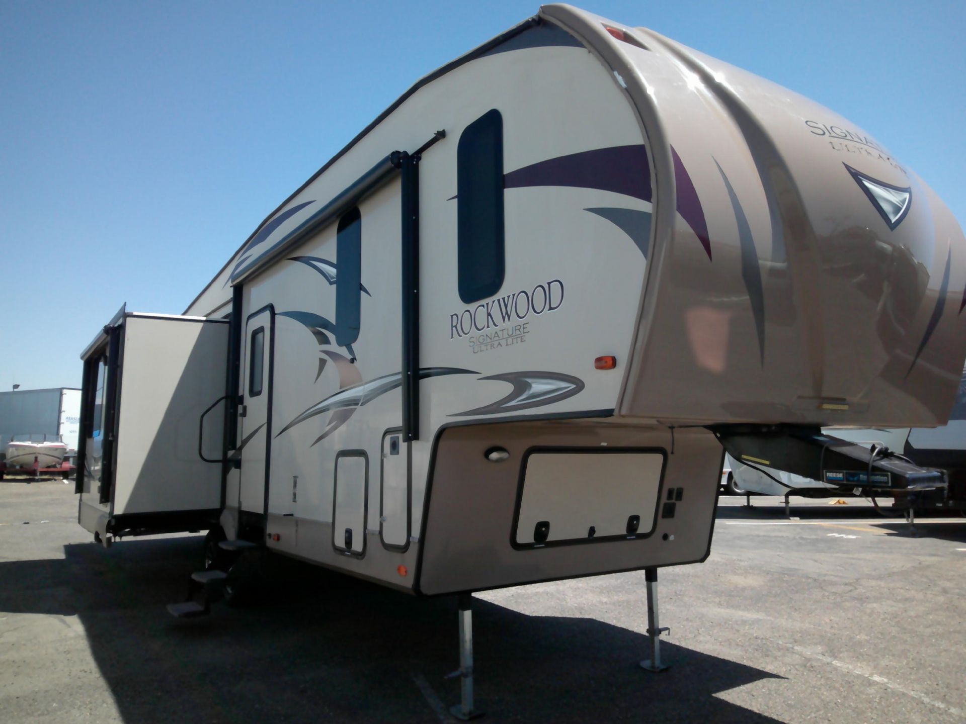 rv-for-sale-2017-forest-river-5th-wheel-rockwood-ultra-lite-8299bs-33
