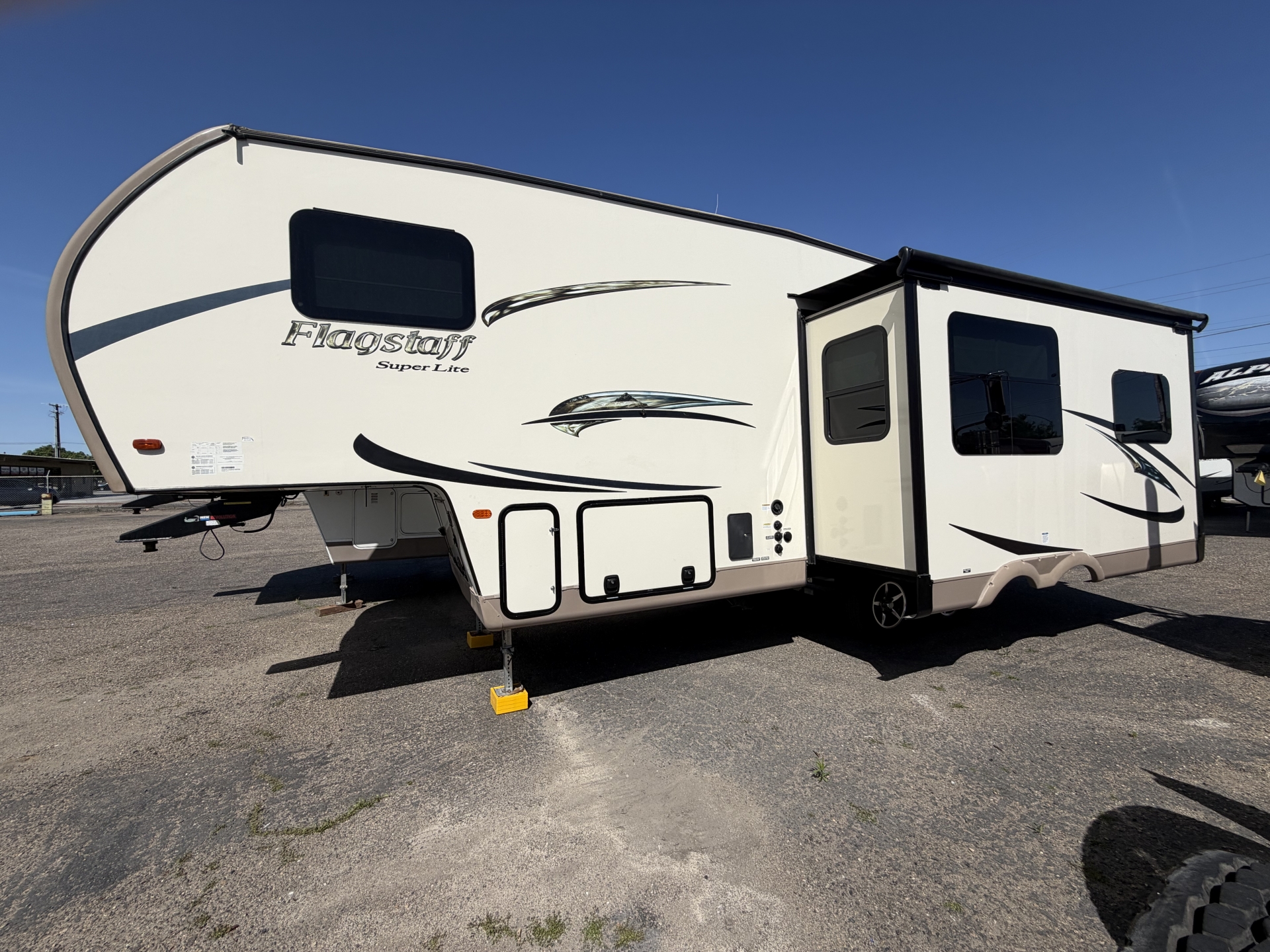 2017 Forest River Flagstaff Super Lite 5th Wheel