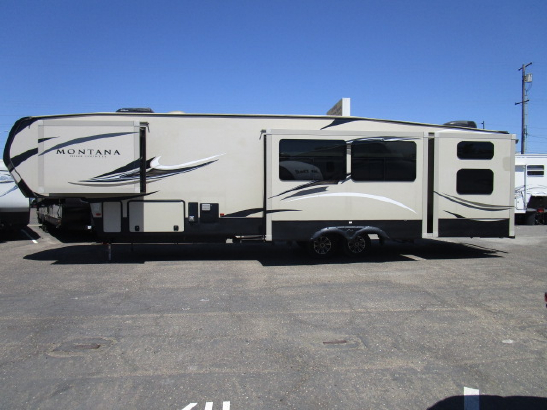 2017 Keystone 41ft 5th Wheel Montana High Country