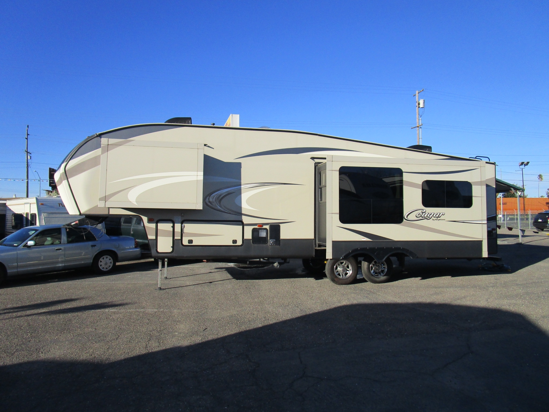 2017 Keystone Cougar 303RLS 5th Wheel
