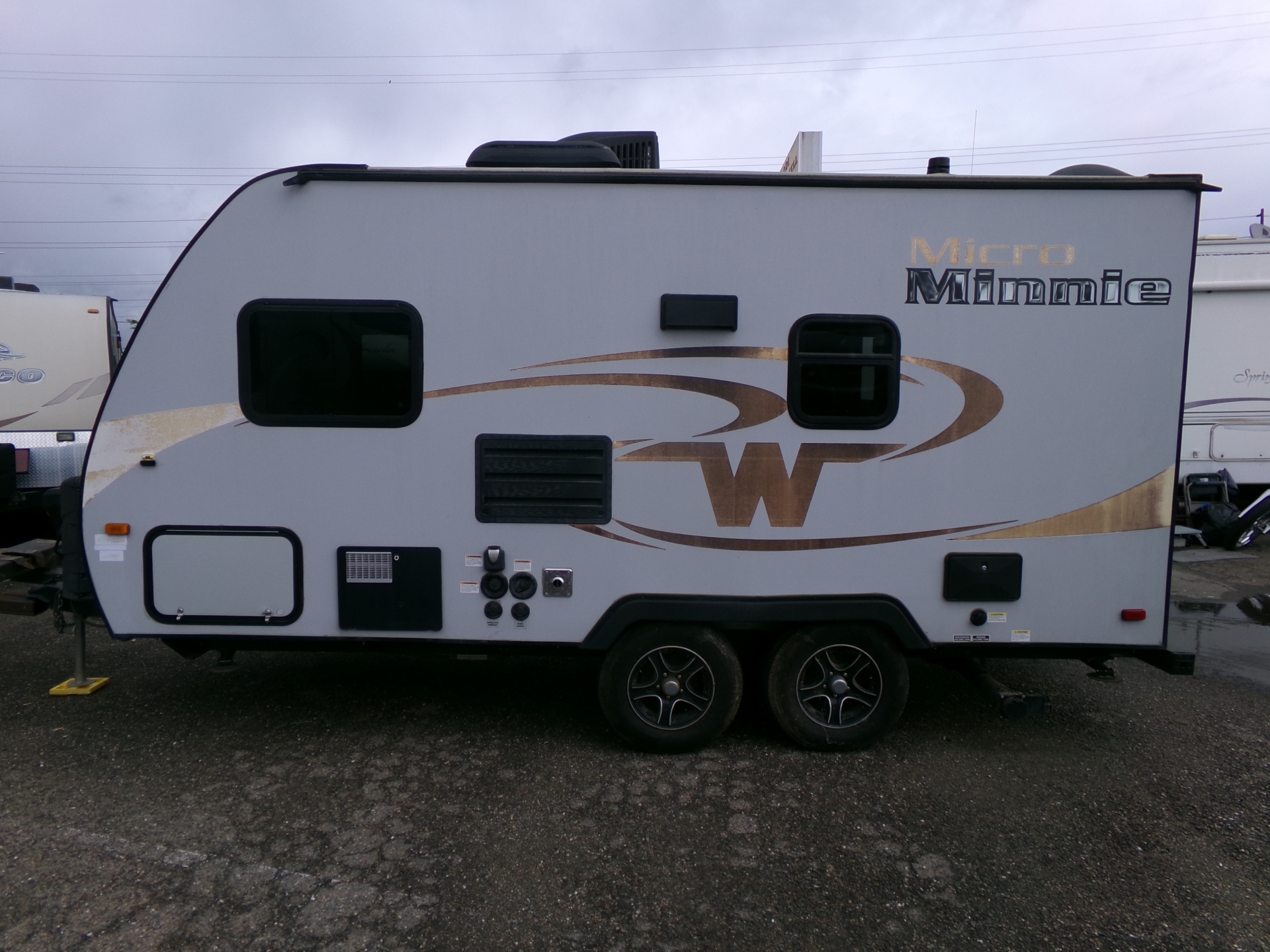 2017 Winnebago Micro Minnie travel trailer