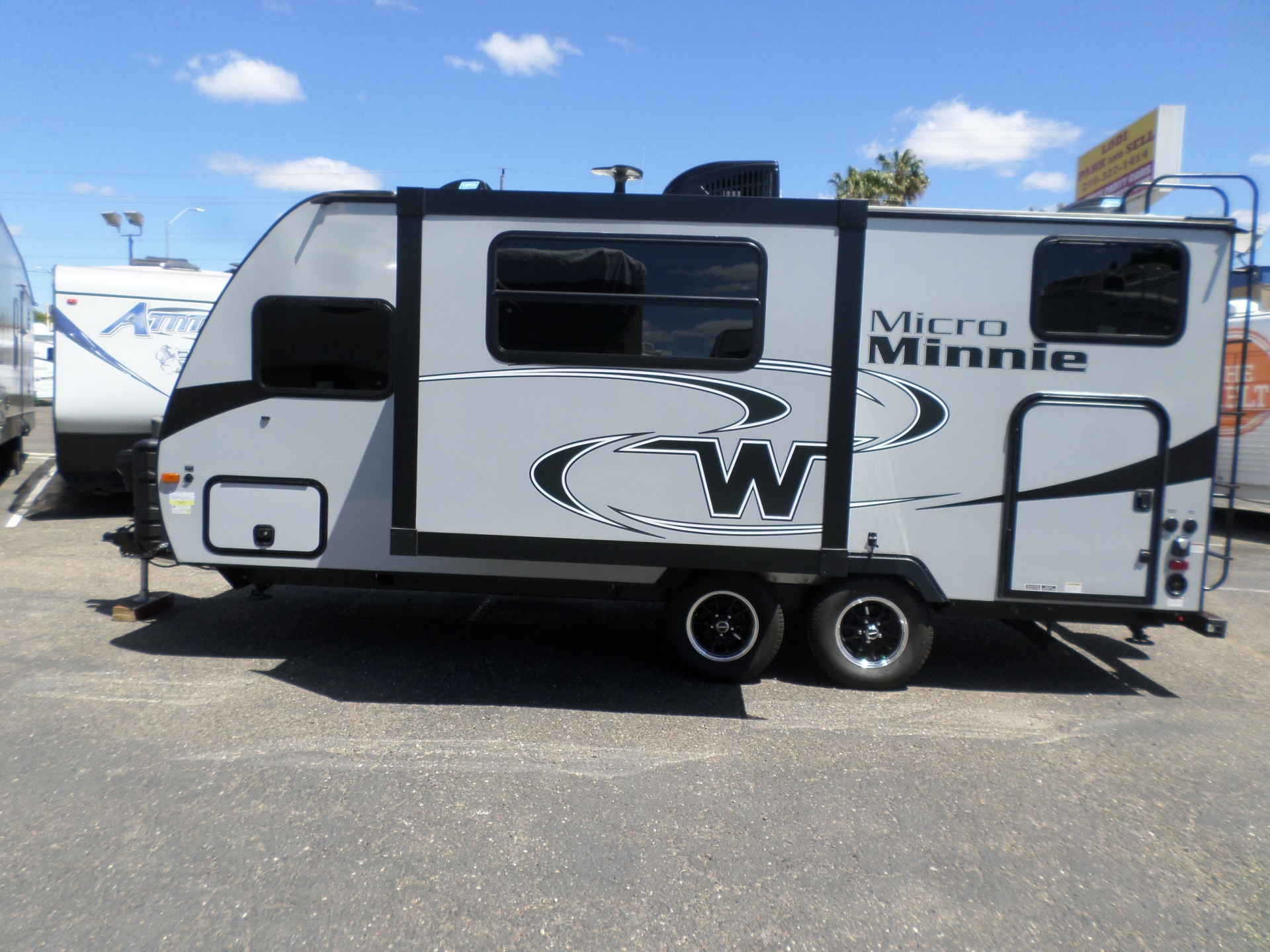 2018 Winnebago Micro Minnie 2100BH Travel Trailer