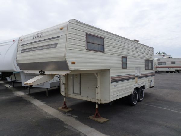 1989 Fleetwood Wilderness 21 Fifth Wheel