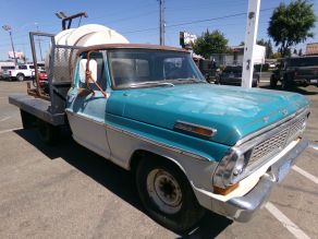 1970 Ford F-250 10ft Flatbed Photo 2
