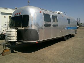 1972 Airstream Sovereign Land Yacht Trailer Photo 2