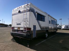 1990 Beaver Contessa Diesel Pusher Photo 2