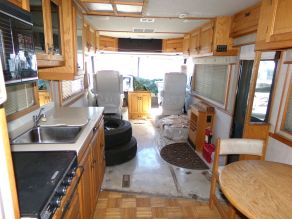 1990 Beaver Contessa Diesel Pusher Photo 4