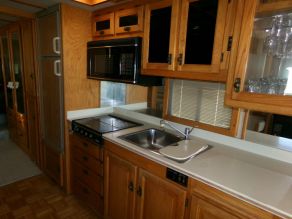 1990 Beaver Contessa Diesel Pusher Photo 6