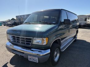 1996 Ford Chateau Club Wagon Passenger Van Photo 2