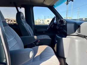 1996 Ford Chateau Club Wagon Passenger Van Photo 3