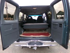 1996 Ford 1 Ton E-350 Chataeu Van Photo 4