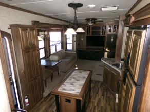 2015 Keystone Alpine 3535RE Photo 3