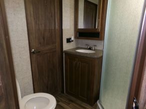 2015 Keystone Alpine 3535RE Photo 5