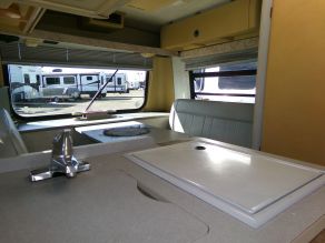 2000 Winnebago motorhome Rialta Class-B Photo 5