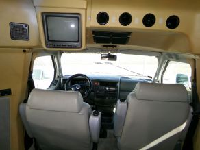 2000 Winnebago motorhome Rialta Class-B Photo 6