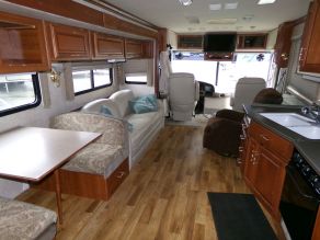 2002 Fleetwood 37U Discovery Class-A Pusher Photo 4