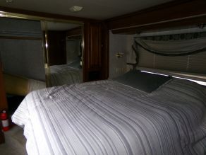 2002 Fleetwood 37U Discovery Class-A Pusher Photo 6