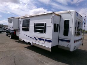 2002 Holiday Rambler Alumascape 5th Wheel Photo 2