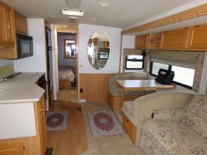 2002 Winnebago Adventurer Class-A Photo 3