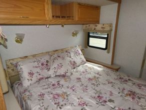 2002 Winnebago Adventurer Class-A Photo 6