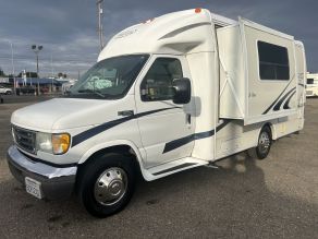 2003 R-Vision Trail Lite B Plus Class B Motorhome Photo 2