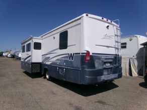 2003 Winnebago Class-A W22 Adventurer Motor Home Photo 2