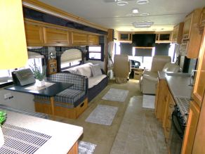 2004 Fleetwood Class-A Bounder diesel pusher Photo 4