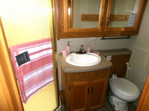 2004 Fleetwood Class-A Bounder diesel pusher Photo 6