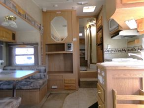 2004 Forest River Wildcat  5th Wheel Trailer Photo 3