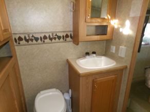 2004 Forest River Wildcat  5th Wheel Trailer Photo 6
