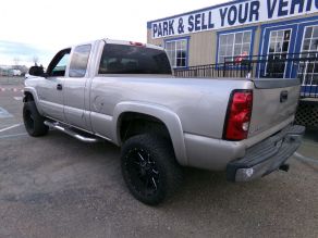 2004 Chevrolet Extended Cab LS 2500 4X4 Long Bed Diesel Photo 3