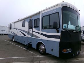 2004 Fleetwood Class-A Bounder diesel pusher Photo 2