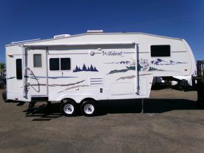 2004 Forest River Wildcat  5th Wheel Trailer