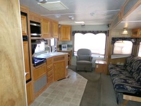 2004 Jayco 278FSB Eagle Travel Trailer Photo 3