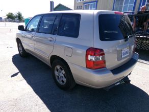 2004 Toyota Highlander FWD Photo 3