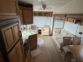 2005 Fleetwood Prowler AX6 Regal 5th Wheel Trailer Photo 3