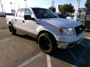 2006 Ford F-150 Lariat Crew Cab SB Photo 2