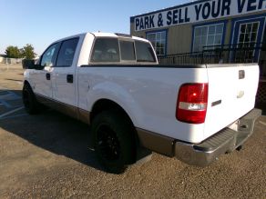 2006 Ford F-150 Lariat Crew Cab SB Photo 3