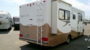 2007 Bigfoot Class-C Motorhome MH27DSL Photo 2