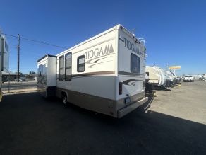 2007 Fleetwood Tioga Class C Motorhome Photo 2