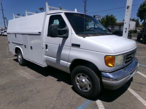 2007 Ford E-350 Utility Van Photo 2