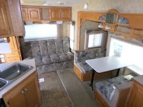 2007 Forest River WildCat 5th Wheel Photo 3