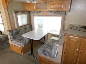 2007 Forest River WildCat 5th Wheel Photo 5