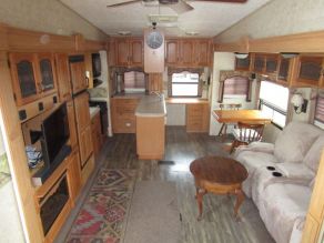 2007 Keystone Montana  3295RK Fifth Wheel Photo 3
