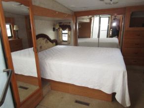 2007 Keystone Montana  3295RK Fifth Wheel Photo 5